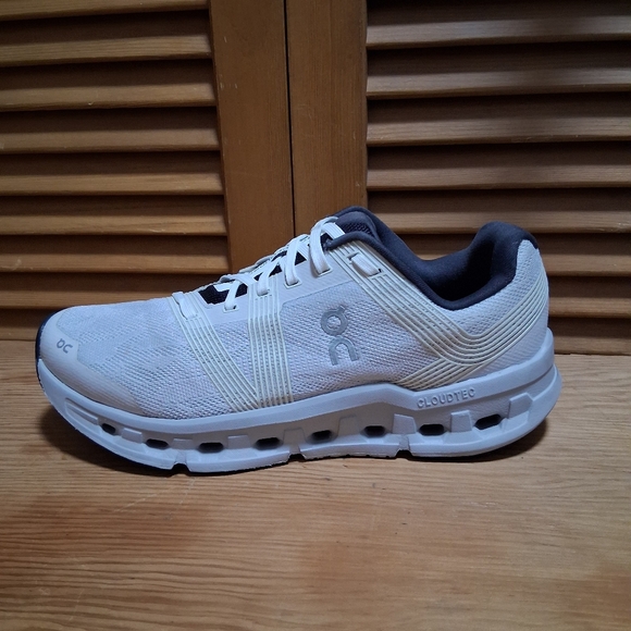 On Cloud Cloudgo Womens Running Shoe White / Glacier * Size: 9 - Picture 2 of 7